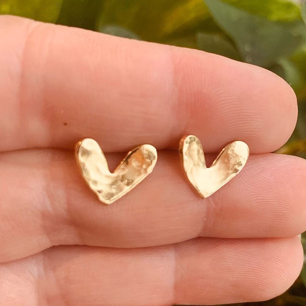 18K Hammered Gold Dainty Heart Studs 💕 Handcrafted 💕 Gift for Her 💕 Moms Day